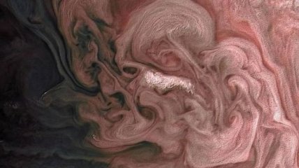 NASA показало снимок Юпитера в необычном цвете