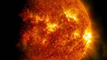 NASA поделилась необычным снимком Солнца 