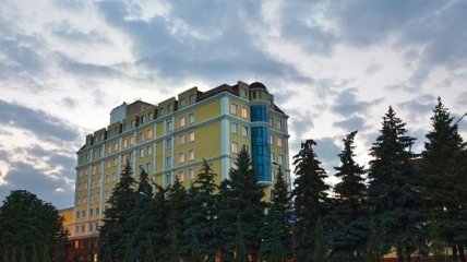Отель "Европа" в Донецке до обрушения козырька