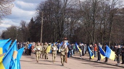 Тяжка втрата: у Шостці попрощалися із загиблим на сході бійцем Дмитром Гринем