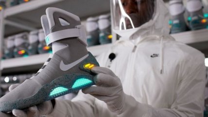 Самошнурующиеся кроссовки Nike Air MAG будут проданы на аукционах
