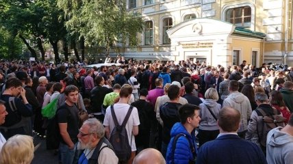 В Москве протестующие требуют допустить независимых кандидатов к выборам