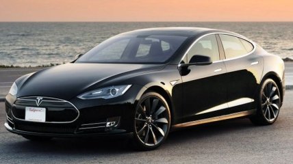 Автомобиль Tesla в режиме автопилота врезался в пожарную машину