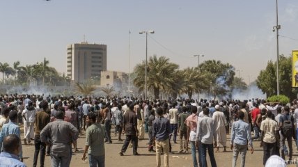 СМИ: Во время разгона сидячей демонстрации в Судане погибли семь человек