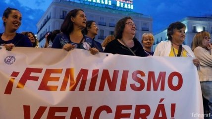 Женщины в Мадриде протестуют против домашнего насилия (Фото)
