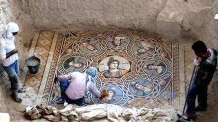 Археологи обнаружили удивительные греческие мозаики 