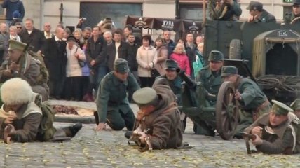 Во Львове воссоздали настоящий бой между поляками и украинцами (Видео)