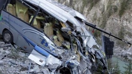 В Перу автобус сорвался в пропасть с 30-метровой высоты