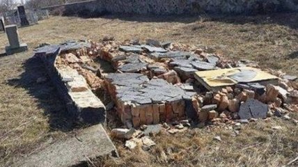 В ГУНП назвали причину разрушения мемориала жертвам Холокоста в Одесской области