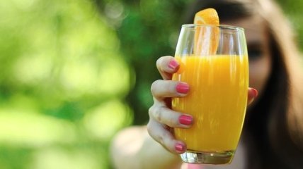 Ученые: Апельсиновый сок предотвращает слабоумие 
