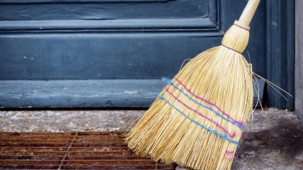 З давніх часів наші предки пов’язували предмети для прибирання з процесом очищення енергії