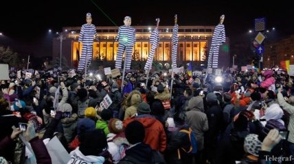 Протестующие в Румынии планируют окружить парламент "живой цепью"