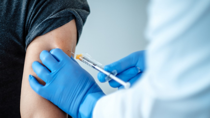 Вакцинація від коронавірусу: за та проти