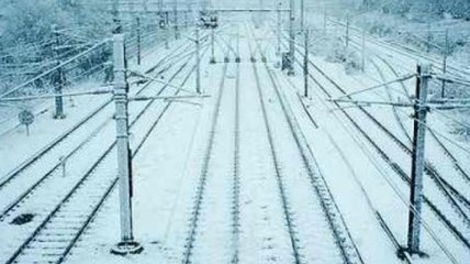 Снегопад вызвал задержку в движении многих поездов 