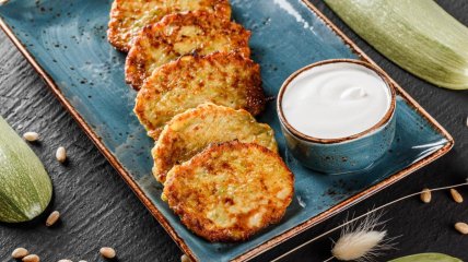 Деруни з кабачків і картоплі (відео)