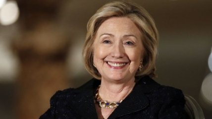 Хиллари Клинтон появилась на публике в странном наряде