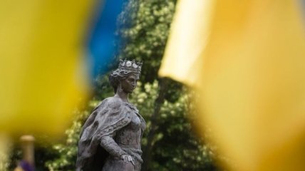 Президент Украины посетил Санлис, где почтил память Анны Киевской