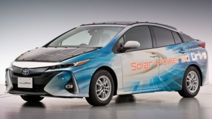 Toyota тестирует электромобиль Prius на солнечных батареях
