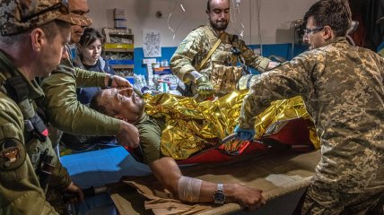 Военные хирурги за работой