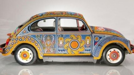 Оригинальный Volkswagen Beetle, покрытый бисером