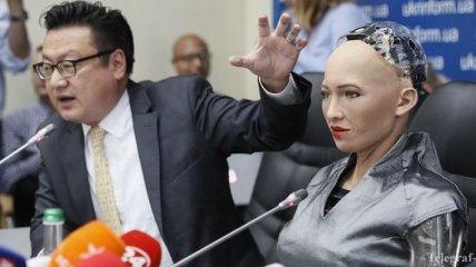В Киеве презентовали робота-человека Софию 