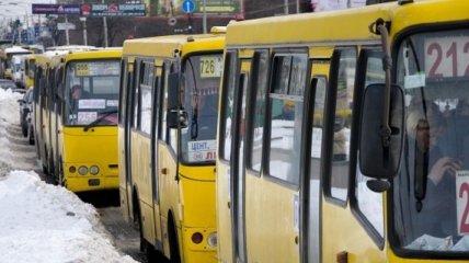 Киевских маршрутчиков обязали поставить терминалы