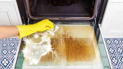 Як очистити скло на дверцятах духовки — лайфхак