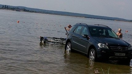 В Херсонской области в канале нашли автомобиль с телами двух мужчин