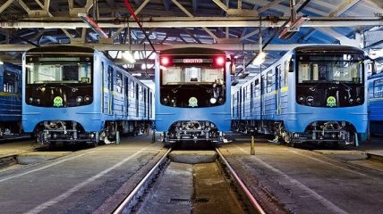 Киевляне пересаживаются в "японские" вагоны метро 