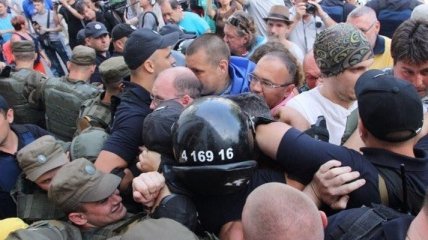 В Одессе проходит протест под мэрией