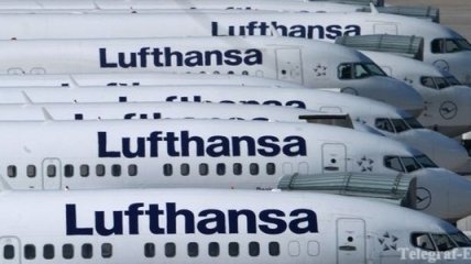 Lufthansa согласилась повысить зарплаты бортпроводникам на 4,6%