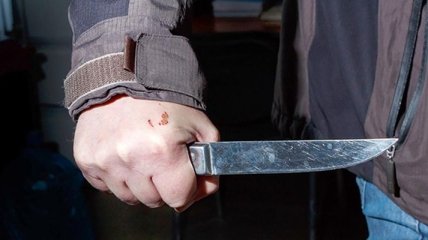 В супермаркете Запорожья мужчина ударил ножом грузчика