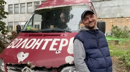 Михайло Пуришев та його вже легендарний мікроавтобус