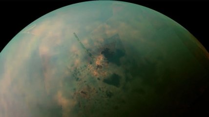 Ученые обнаружили аномально холодный вихрь в атмосфере Титана