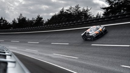 "Почти серийный" Bugatti разогнали до 490 км/ч (Видео)