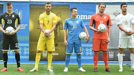 У сборной Украины новая форма со словами "Слава Украины"