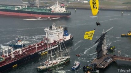 Активисты Greenpeace пытались блокировать российский танкер 