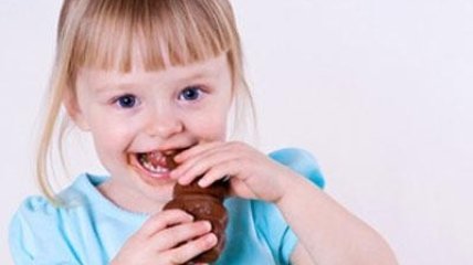 Поощрять сладостями ребенка нельзя