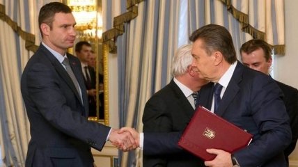 Янукович и оппозиция подписали соглашение о преодолении кризиса в Украине
