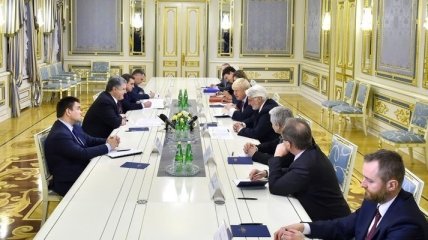 Порошенко обсудил с главами МИД Британии и Польши санкции против России