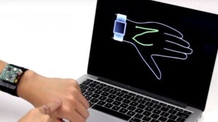 Устройство, превращающее кисть и запястье руки человека в тачпад (Видео)