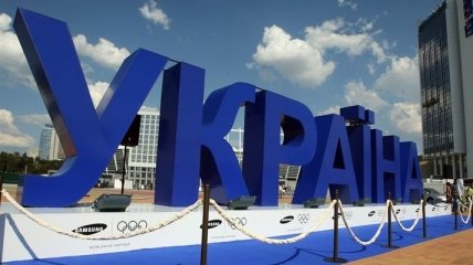 В Киеве для поддержки олимпийцев установили огромные буквы УКРАИНА