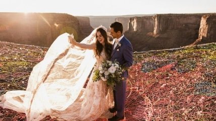 Влюбленные авантюристы сыграли свадьбу над каньоном Моаб (Фото)