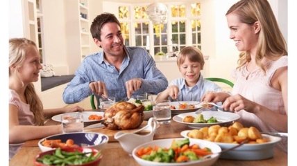 Семейные традиции: 5 советов, которые помогут собираться вместе за ужином