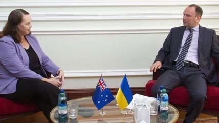 Замглавы МИД Украины Божок встретился с послом Австралии: обсуждали дело МН-17