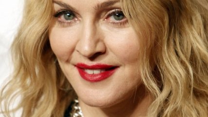 На торги выставили любовное письмо Мадонны для модели Аманды Казале
