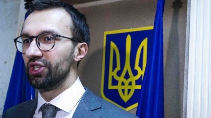 Лещенко показал документы о перечислении Януковичем денег Манафорту