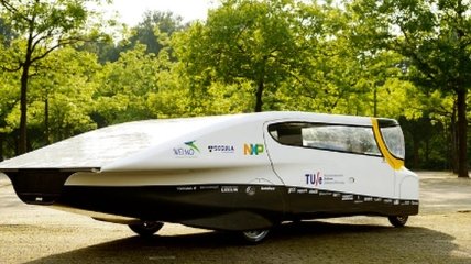 В Нидерландах построили семейный автомобиль на солнечных батареях