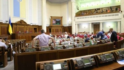 Президент Украины призывает Раду отменить депутатскую неприкосновенность