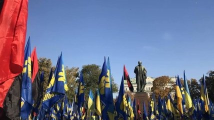 Колонна националистов с парка Шевченко в Киеве начала марш УПА